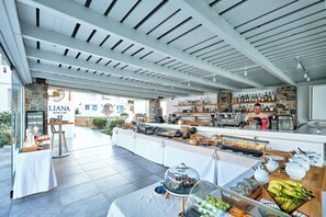 Free daily buffet breakfast - Liana Beach Hotel & Spa (Naxos)
