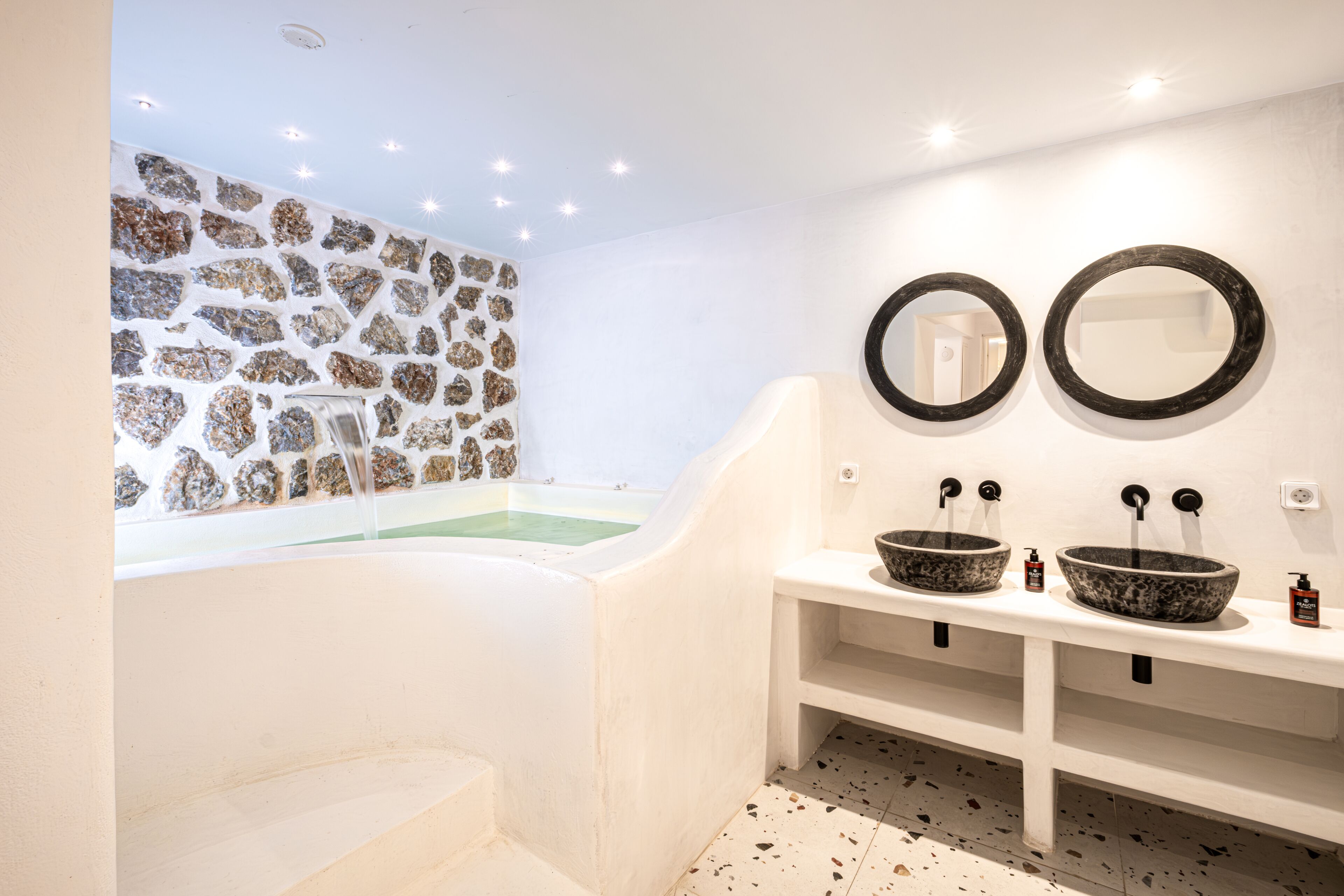 king suite, two bedroom | bathroom | shower, free toiletries, hair dryer, towels