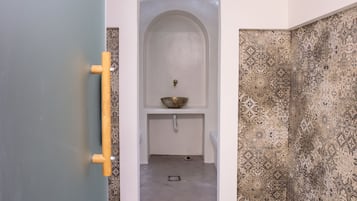 Sauna, pemandian Turki/hammam, perawatan tubuh, dan body wrap