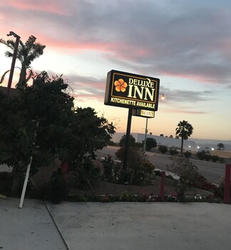 Deluxe Inn