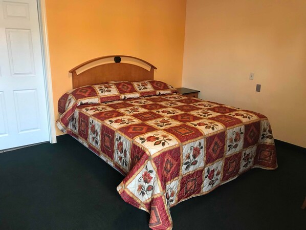 Standard Single Room, 1 King Bed | Free WiFi, bed sheets