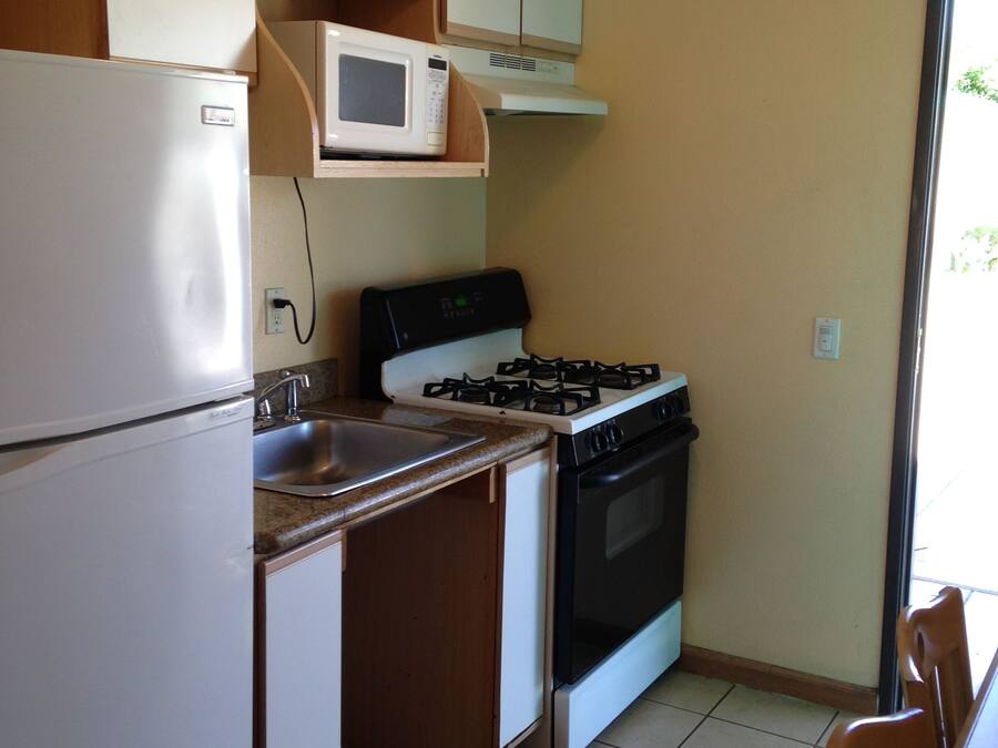 Standard Room (2 Full Beds) | Private kitchen | Microwave