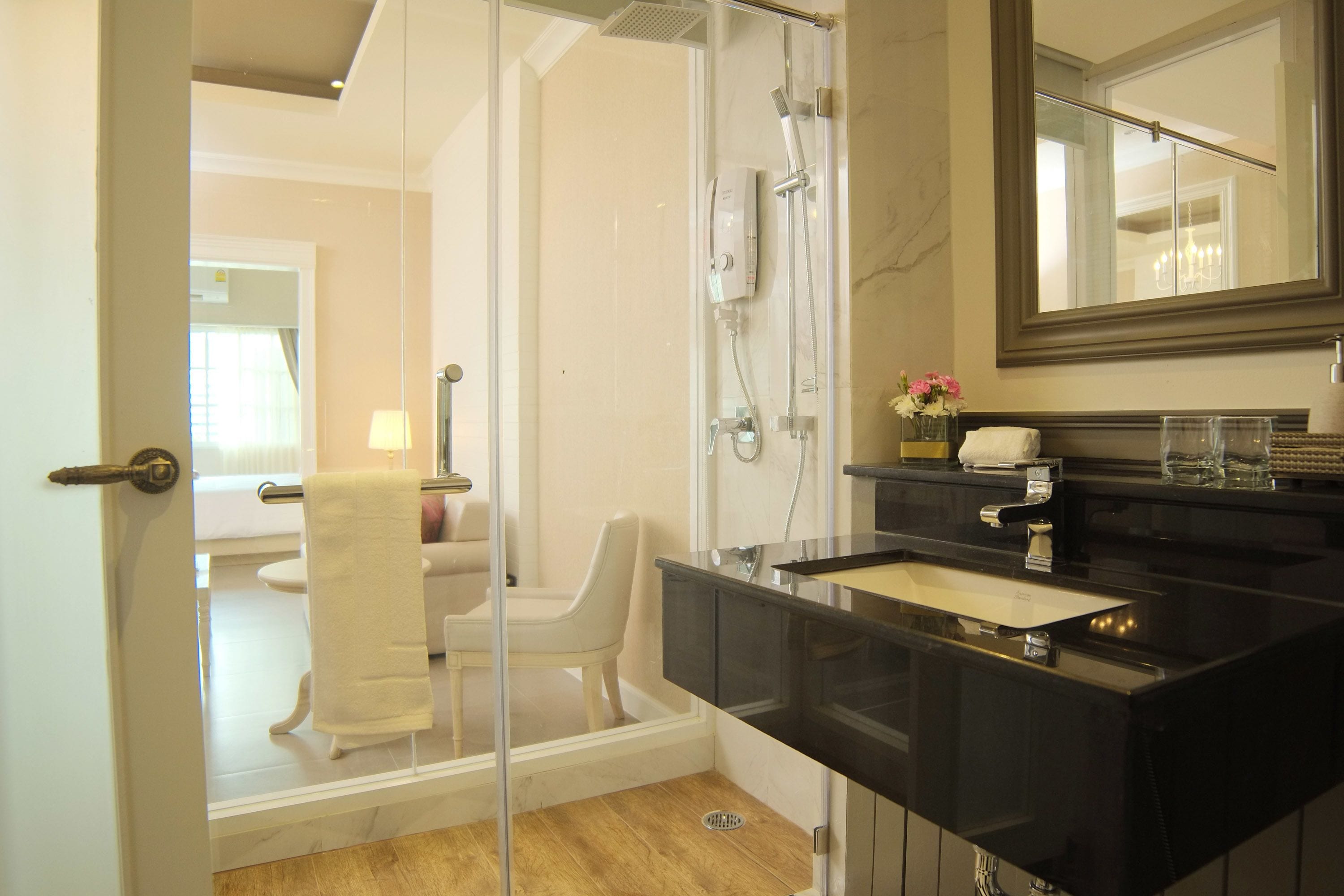 grand deluxe | bathroom | free toiletries, hair dryer, slippers, towels