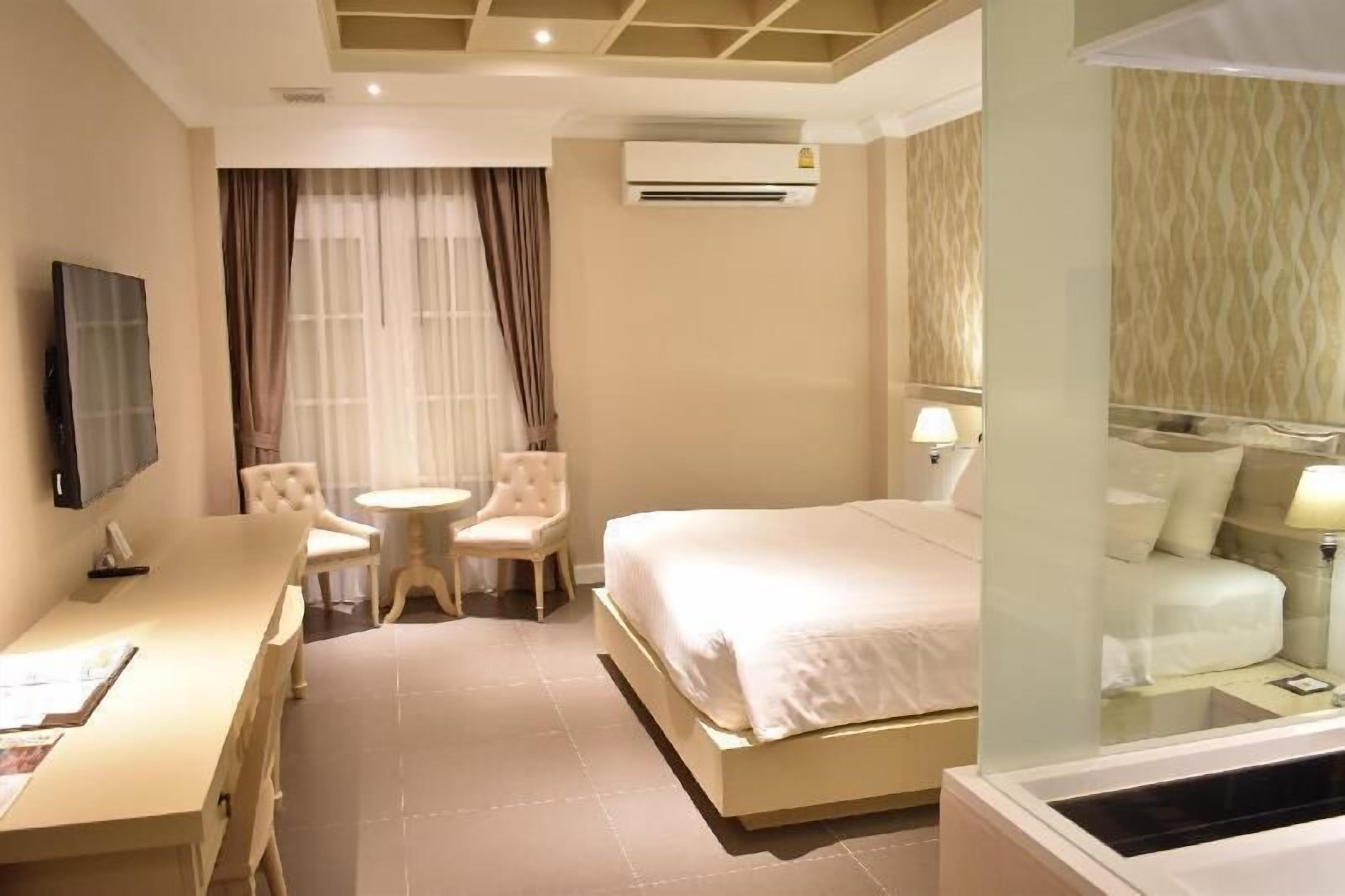 Minibar, in-room safe, desk, blackout drapes