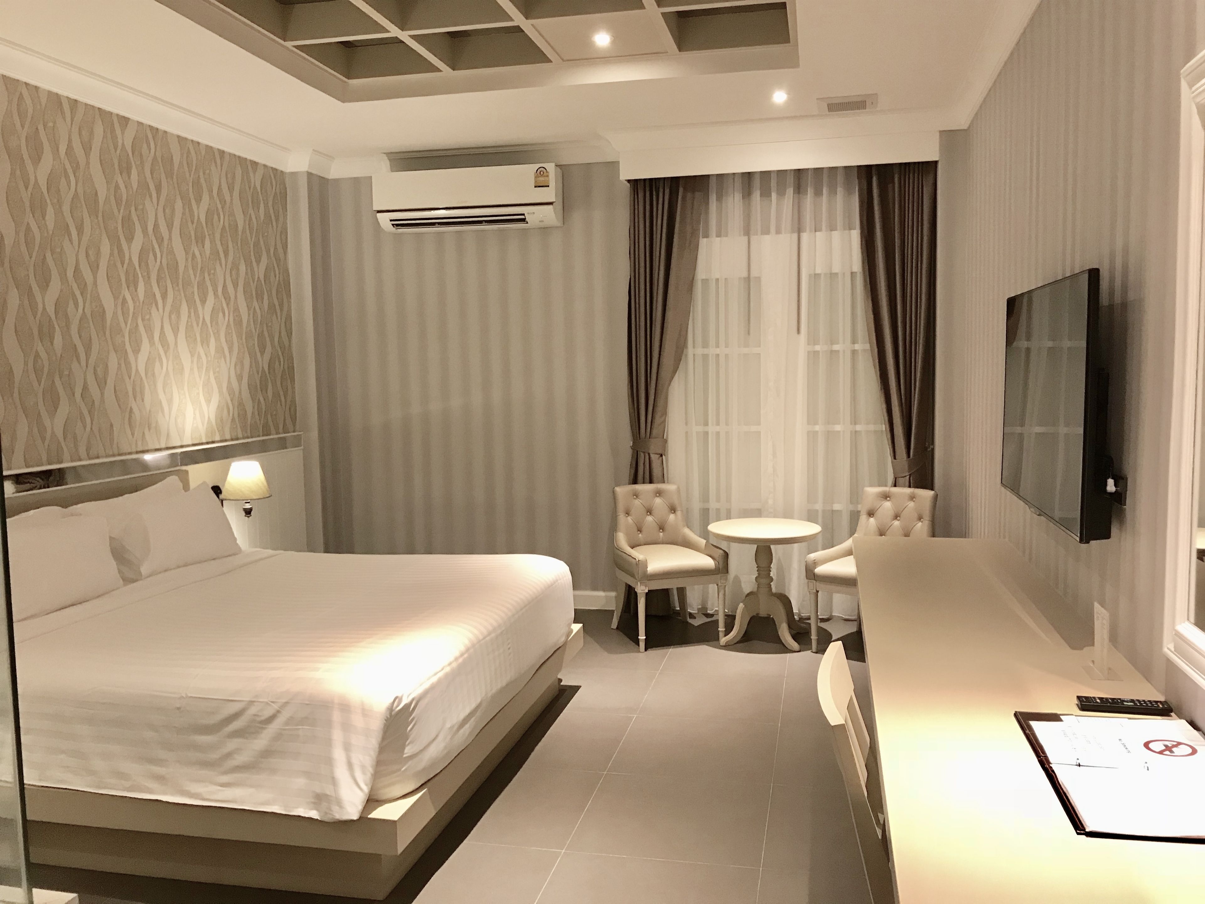 superior with bathtub | minibar, in-room safe, desk, blackout curtains