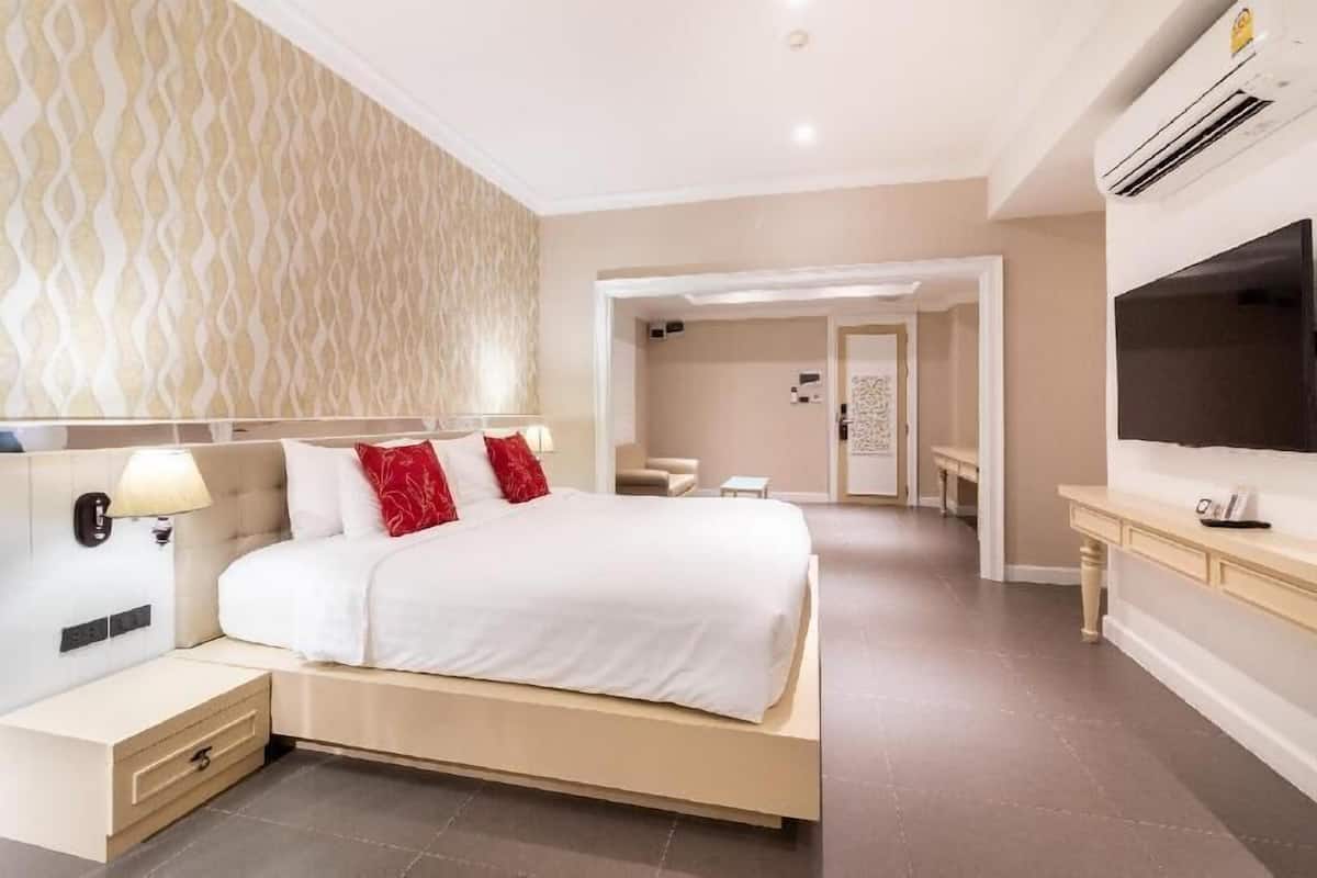 Minibar, Zimmersafe, Schreibtisch, Verdunkelungsvorhänge