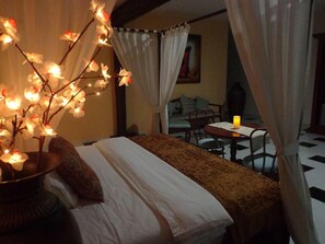 Cribs/infant beds, rollaway beds