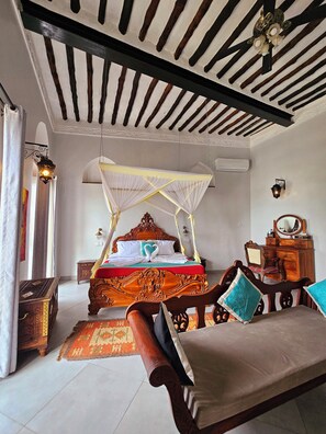 Presidential Suite, Sea view | Premium bedding, minibar, in-room safe, desk - Mizingani Seafront Hotel (Zanzibar Town)