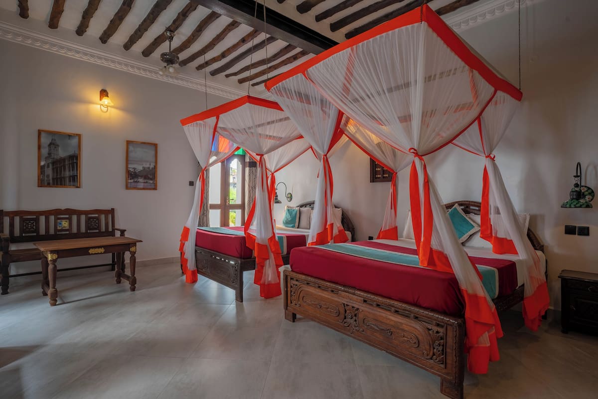 Twin Room, Pool View | 1 bedroom, premium bedding, minibar, in-room safe