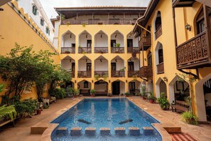 Outdoor pool - Mizingani Seafront Hotel (Zanzibar Town)