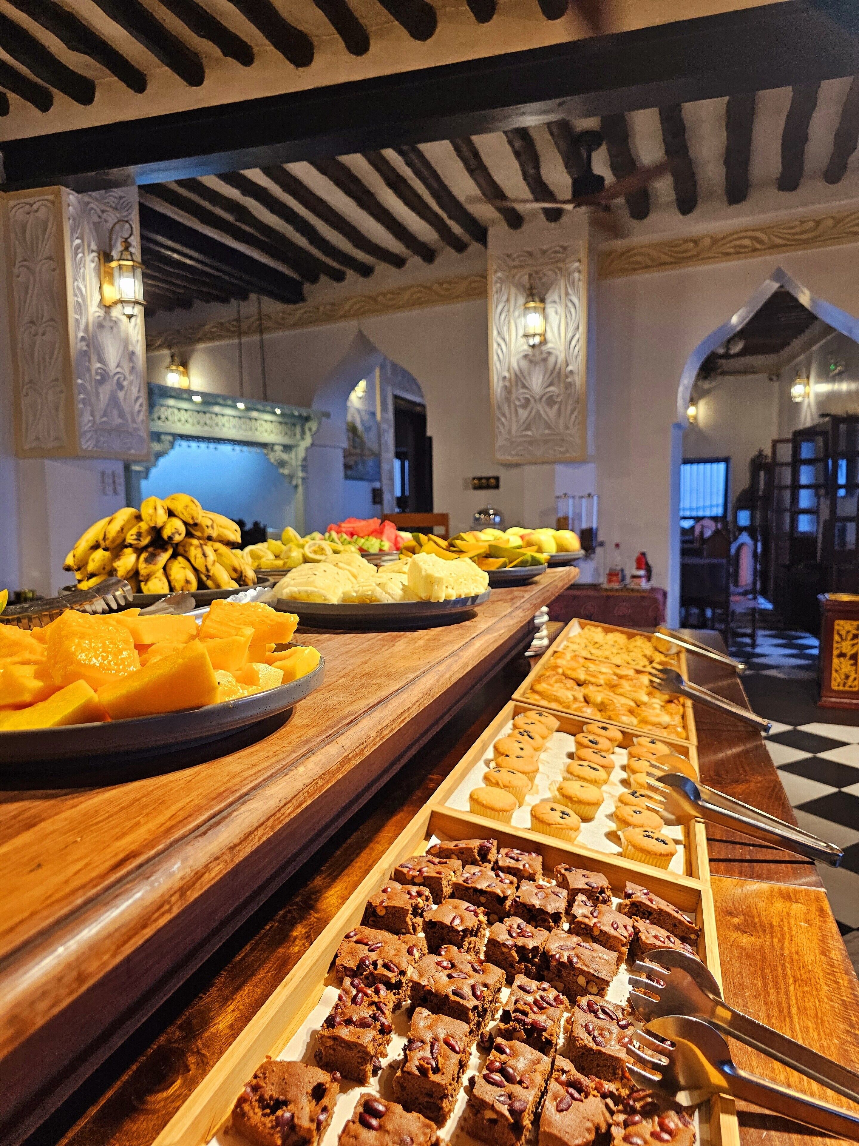 daily buffet breakfast (usd 10 per person)