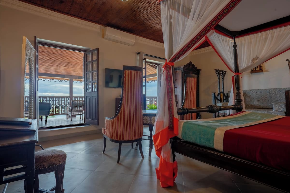 Honeymoon Suite, Sea View | 1 bedroom, premium bedding, minibar, in-room safe