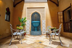 Courtyard - Mizingani Seafront Hotel (Zanzibar Town)