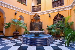 Fountain - Mizingani Seafront Hotel (Zanzibar Town)