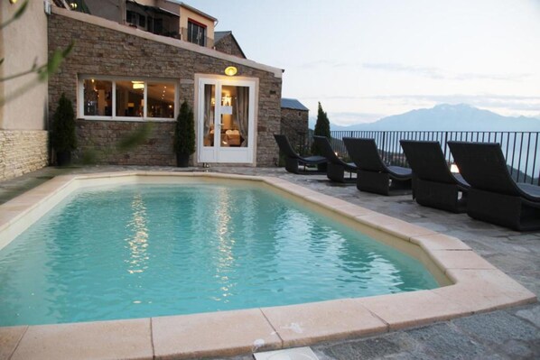 Seasonal outdoor pool, open 8:00 AM to 8:00 PM, pool loungers