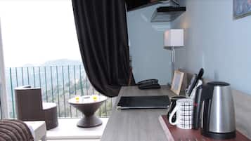 Comfort Suite, Mountain View (Private bathroom Mila) | Coffee and/or coffee maker