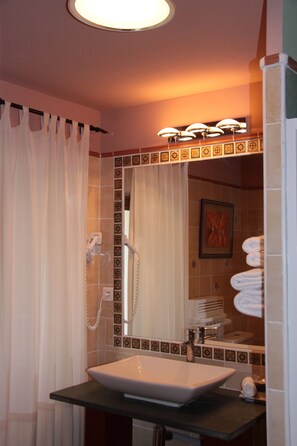 Suite, Mountain View (Hyacinthe) | Bathroom | Shower, free toiletries, hair dryer, bathrobes - Casa di Lucia (Mazzola)