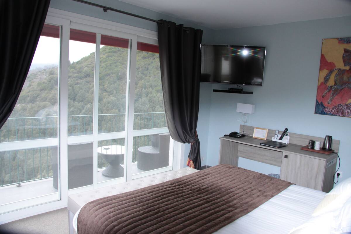 Comfort Suite, Mountain View (Private bathroom Mila) | Premium bedding, minibar, in-room safe, desk
