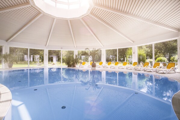 Indoor pool, pool loungers