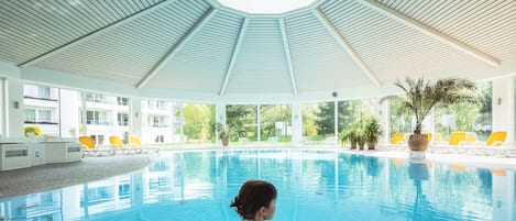 Indoor pool, pool loungers