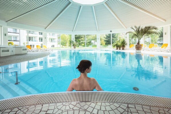 Indoor pool, sun loungers
