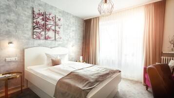 Quarto solteiro conforto | 1 quarto, roupas de cama premium, frigobar, cofres nos quartos