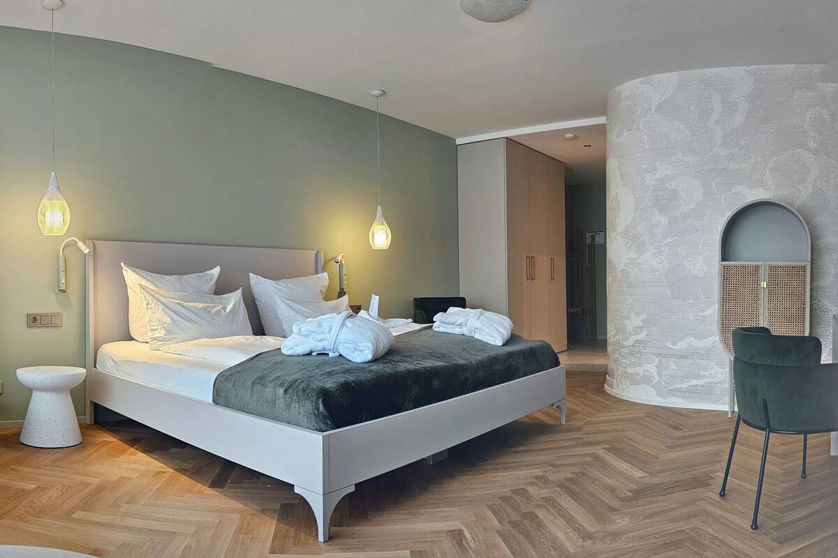 Superior Double Room, Balcony | 1 bedroom, premium bedding, minibar, in-room safe
