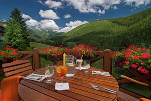 Cocina local, con vista al jardín