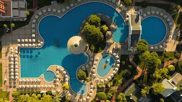 2 piscinas al aire libre, sombrillas, tumbonas