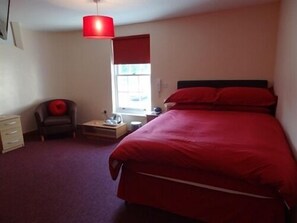 Double Room, Ensuite | Desk, iron/ironing board, free WiFi