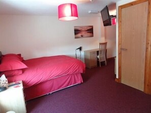 Double Room, Ensuite | Desk, iron/ironing board, free WiFi