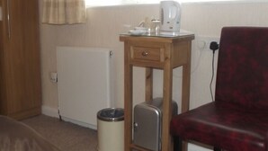 Single Room, Private Bathroom (4) - Tudor House Guest House (Great Yarmouth)
