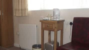 Single Room, Private Bathroom (4)