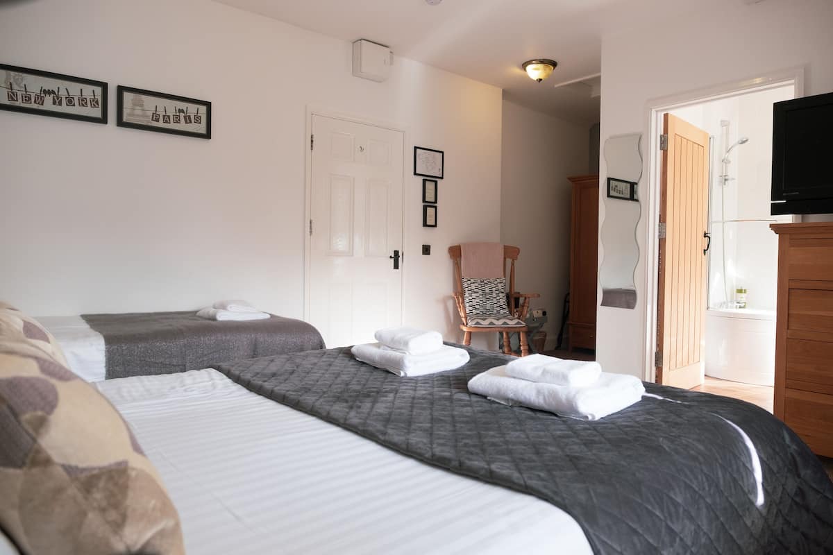 1 habitación, ropa de cama hipoalergénica y decoración personalizada
