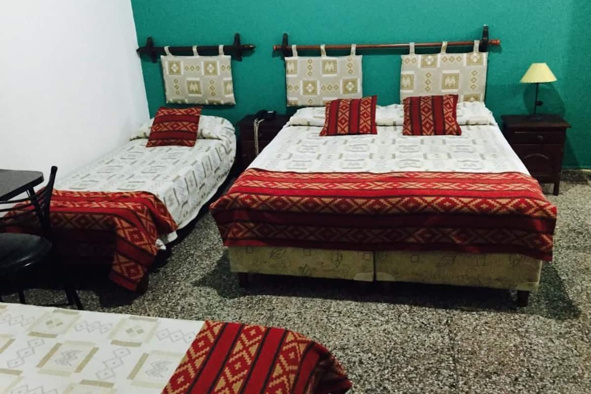 Chambre Familiale | Lits pliants/supplémentaires, Wi-Fi gratuit