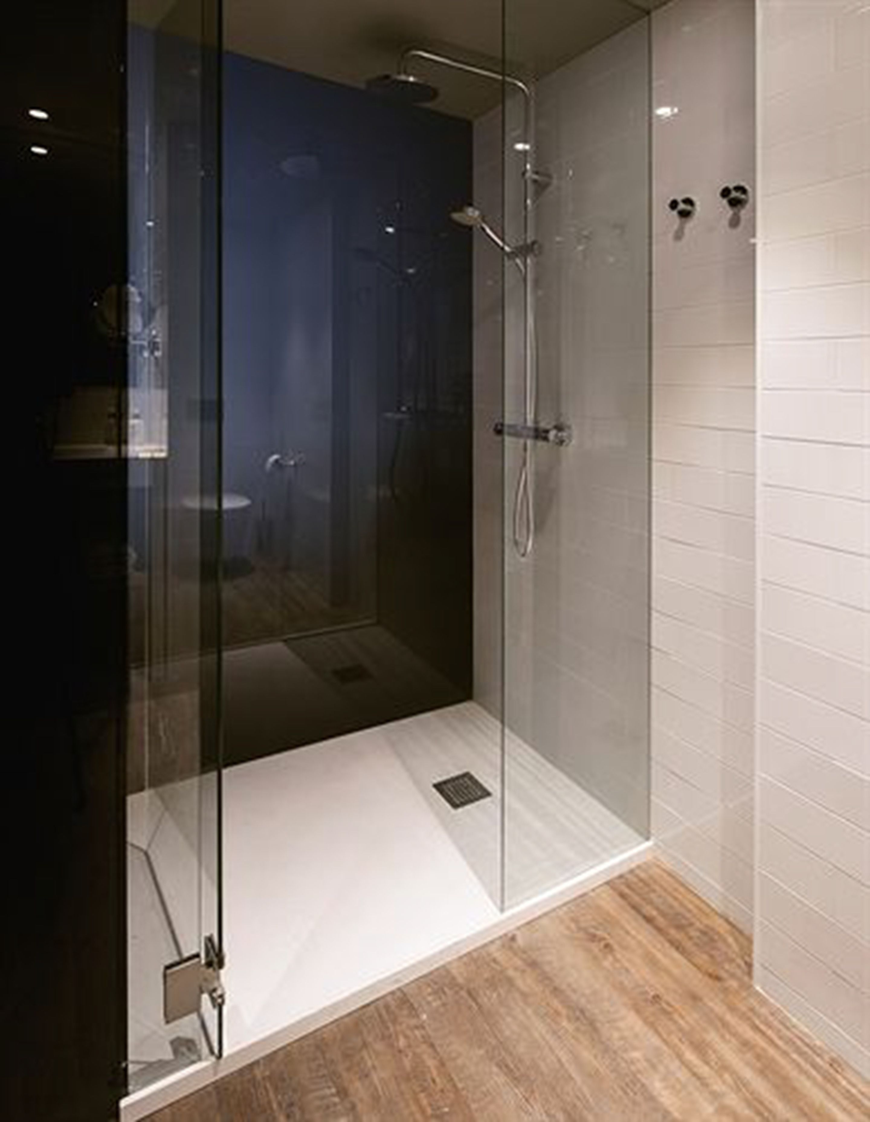 shower, rainfall showerhead, free toiletries, hair dryer