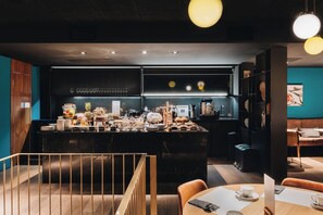 Päivittäinen buffetaamiainen maksusta