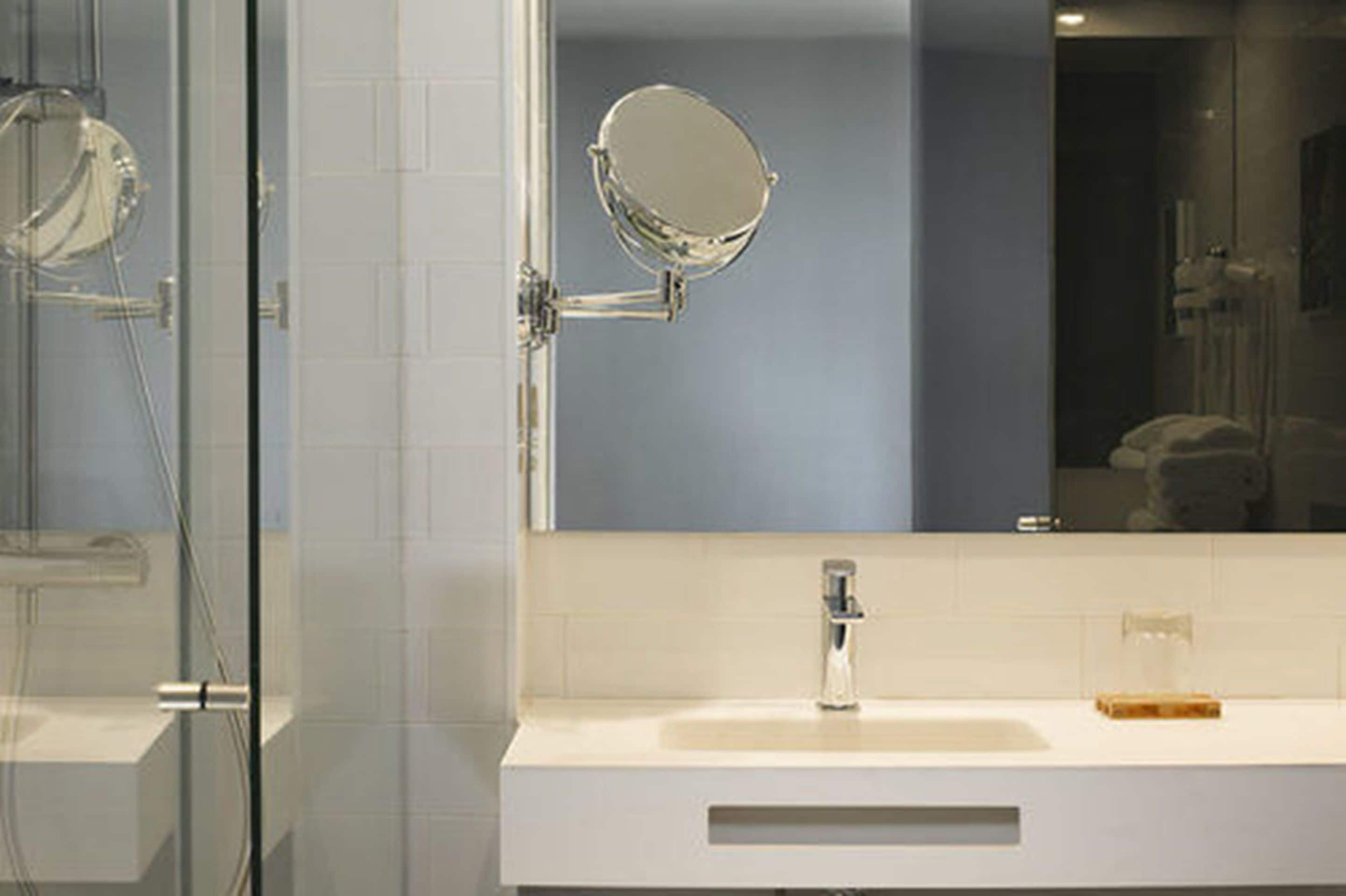 shower, rainfall showerhead, free toiletries, hair dryer