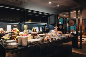 Päivittäinen buffetaamiainen maksusta