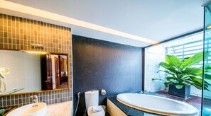 Bathroom - Crown Diamond Hotel (Ho Chi Minh City)