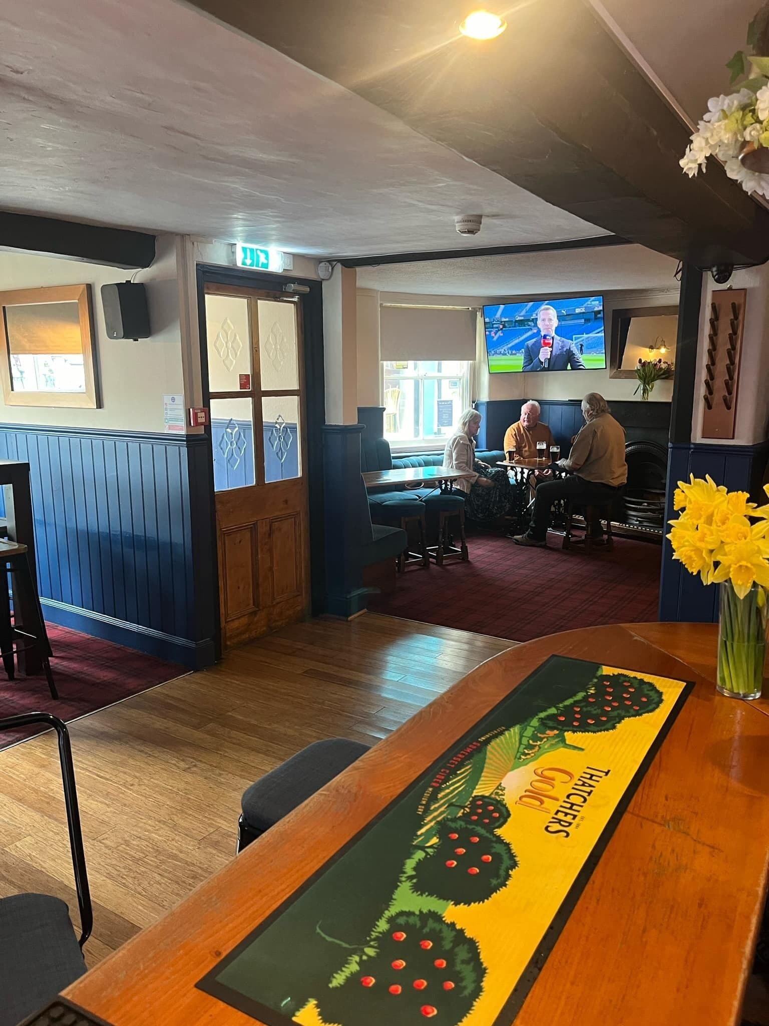 Phòng đôi, có phòng tắm riêng | Bar (trong khuôn viên)