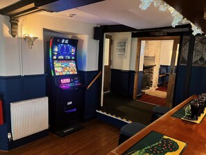 Chambre Double, salle de bains attenante | Bar (sur place)