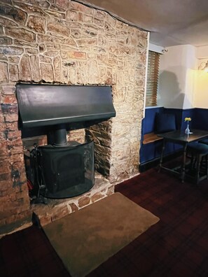 Double Room, Ensuite | Bar (on property)