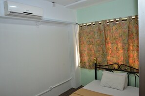 Kahden hengen huone, 1 keskisuuri parisänky (with A/C) | Näkymä huoneesta