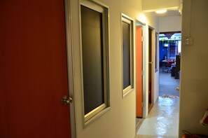 Hallway - Seven Nite Inn - Hostel (Kuala Lumpur)