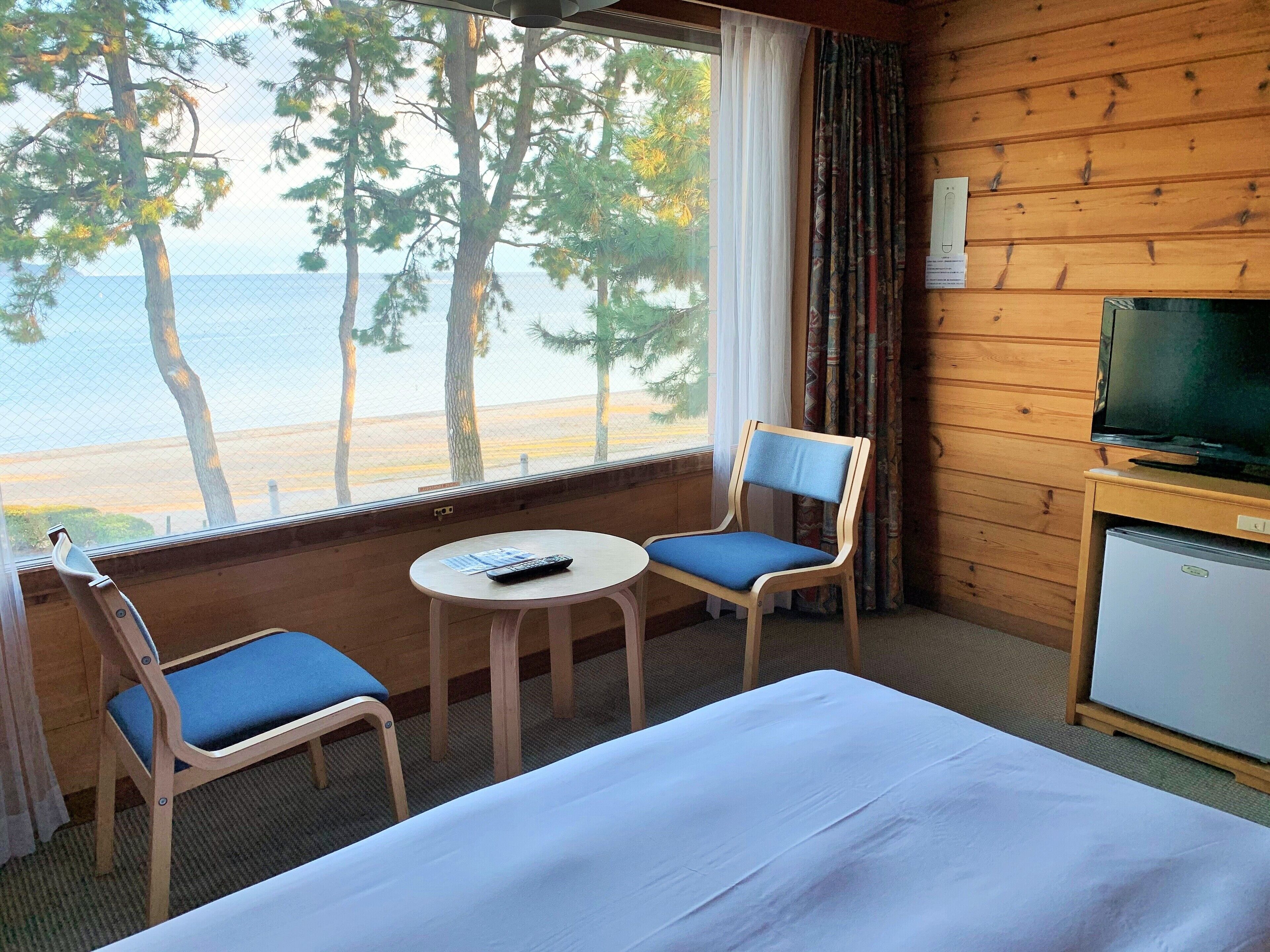 Basic Twin Room | Premium bedding, in-room safe, blackout drapes, iron/ironing board