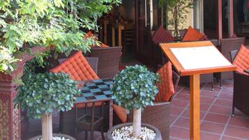 Tempat makan outdoor