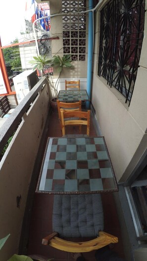 Outdoor dining - The Local Riverside (Phnom Penh)