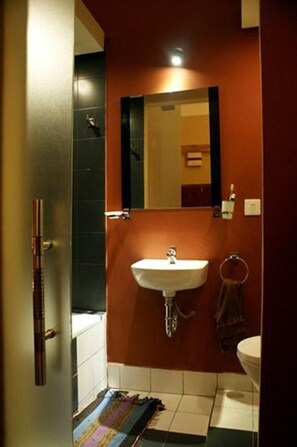 Bathroom - The Local Riverside (Phnom Penh)