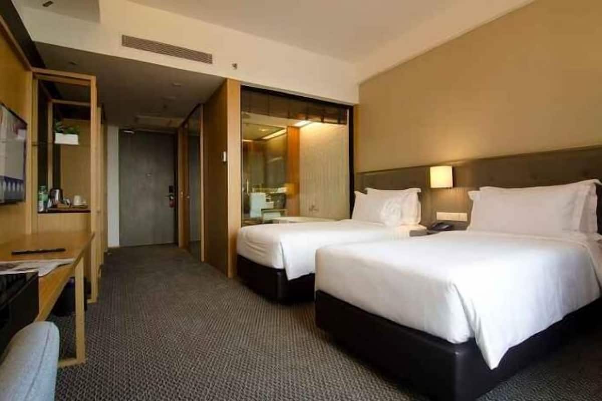 Premium bedding, in-room safe, desk, blackout curtains
